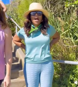 Oprah embraces Sydney sunshine as Australian tour begins.